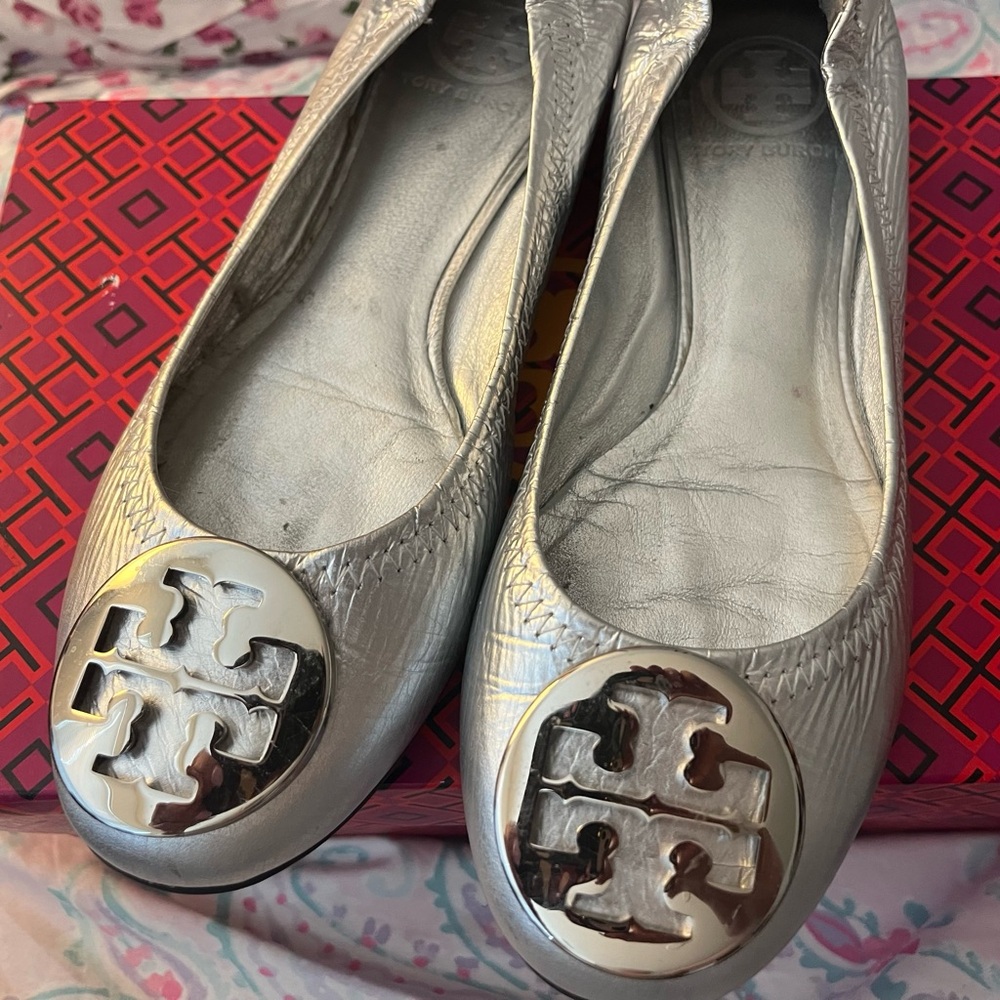 Tory Burch Silver Flats with Logo Emblem - Picture 3 of 7